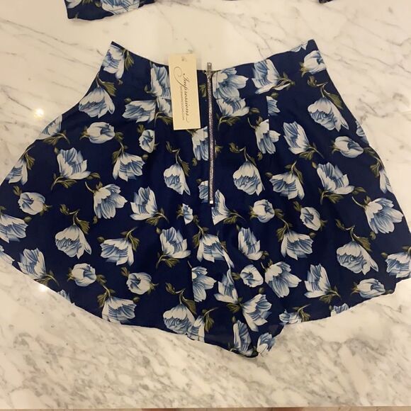 Impressions Boutique Blue Floral Matching Set - TOP & SHORTS - Picture 4 of 7